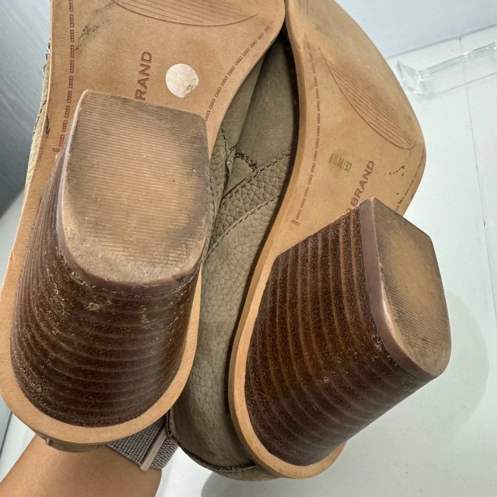 Lucky Brand Vennia‎ Ankle Booties Leather Block Heel Casual Tan Women Size 6.5